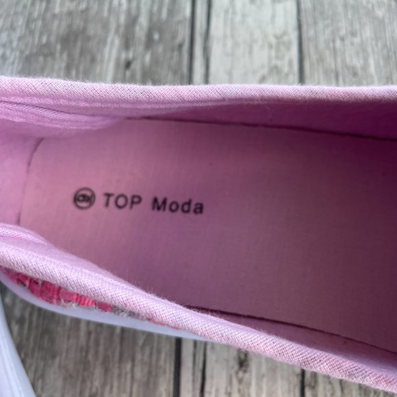 Versatile, cool, canvas sneakers - Picture 3 of 5